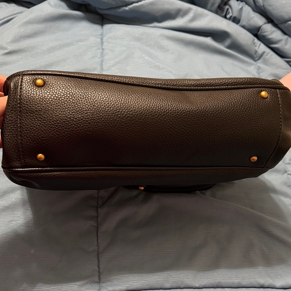 Guess Black Shoulder Bag with Gold Chain - Picture 8 of 8